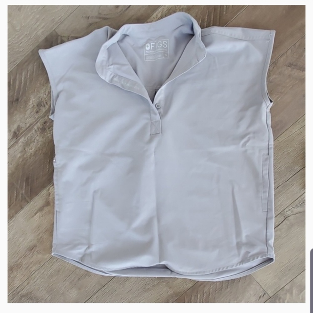 Figs scrub top